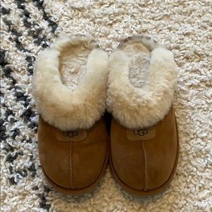 UGG slippers PLEASE READ DESCRIPTION